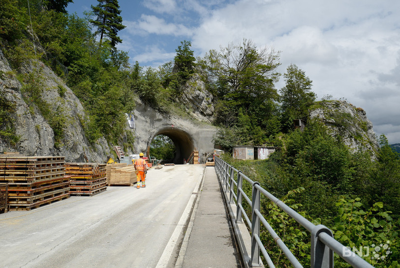 Le tunnel de la Roche est en train de devenir un peu plus grand.