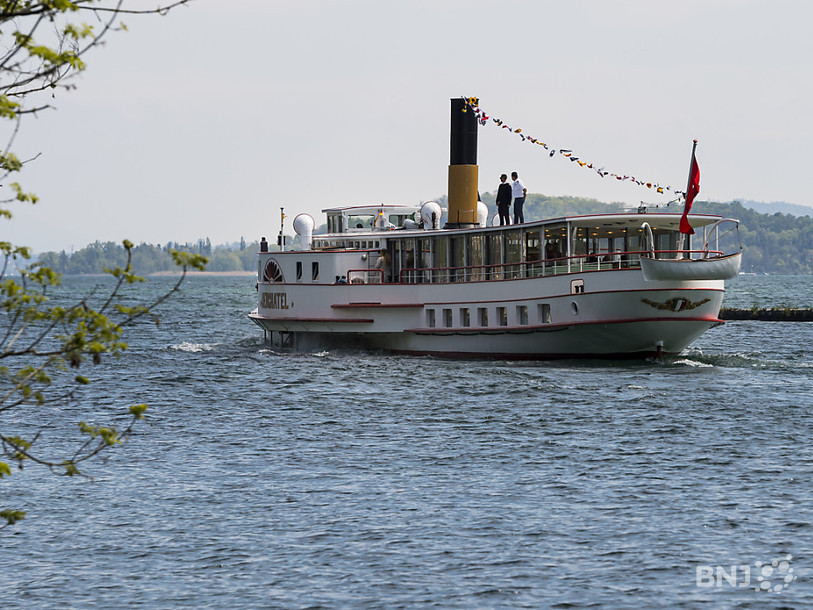 Fleuron de la flotte de la LNM, le bateau à vapeur « Neuchâtel » reprendra du service samedi. (Photo : KEYSTONE/JEAN-CHRISTOPHE BOTT).