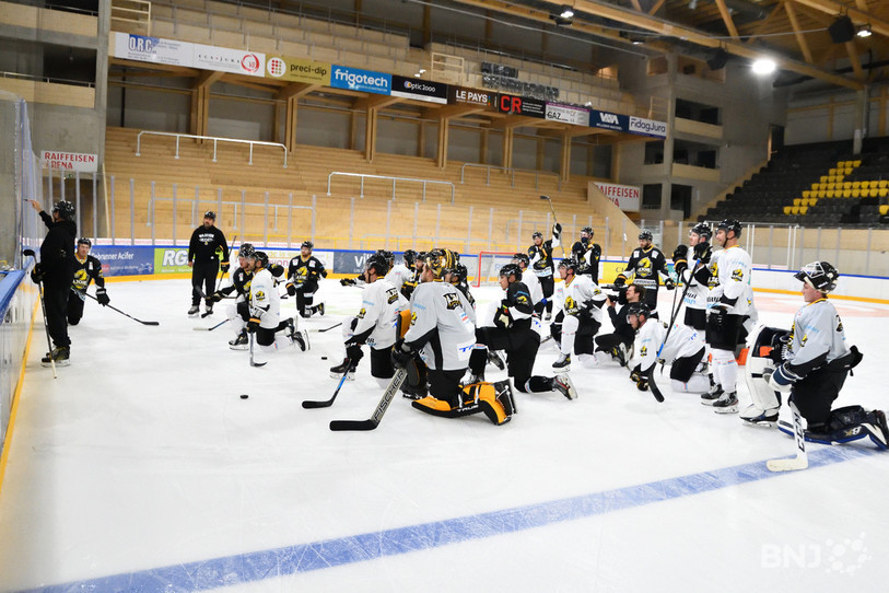 Le HC Ajoie a retrouvé la glace sous les ordres de Gary Sheehan (photo : Georges Henz).