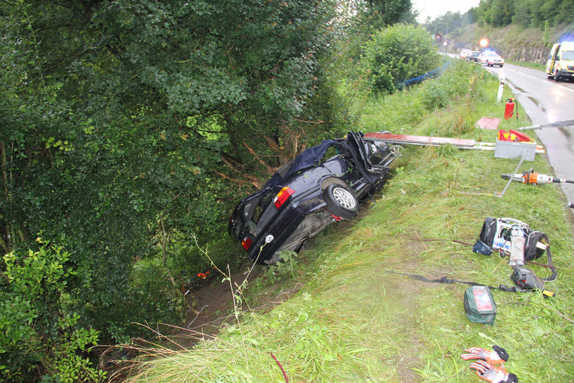 Le conducteur, blessé, a été désincarcéré après l'accident. (photo: POC)
