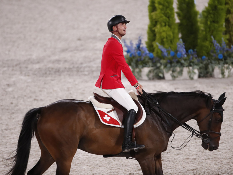 Le cavalier jurassien Steve Guerdat et sa monture Veynard de Cerisy lors des JO 2020 de Tokyo. (Photo : KEYSTONE / Peter Klaunzer).