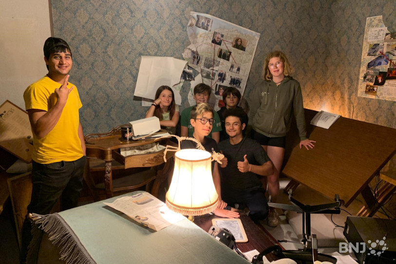 Les sept adolescents qui prennent part au tournage du film « Au fond des bois » ont entre 12 et 17 ans. Pour certains, il s'agit de leur première expérience face à la caméra.