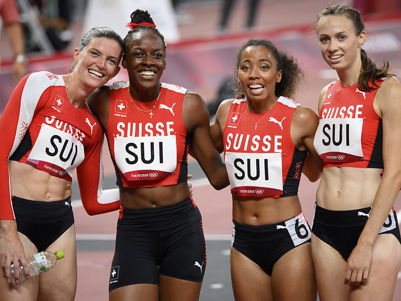 De gauche à droite : Léa Sprunger, Yasmin Giger, Rachel Pellaud et Silke Lemmens ont terminé à la 12e place sur 4x400m aux JO de Tokyo. (Photo : KEYSTONE / Laurent Gillieron).