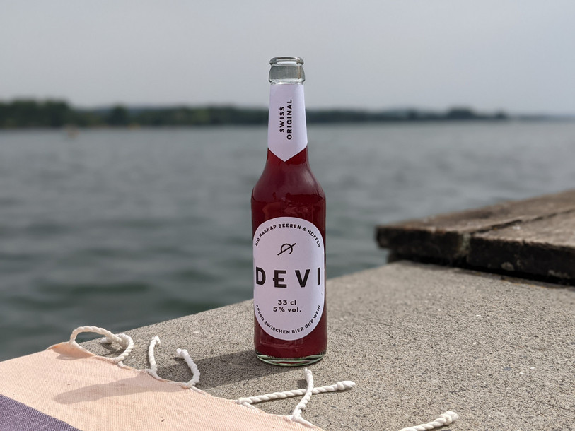 L'équipe DEVIA veulent se professionnaliser et produire à plus grande échelle notamment leur nouvel apéritif DEVI. (photo: DEVIA Team)