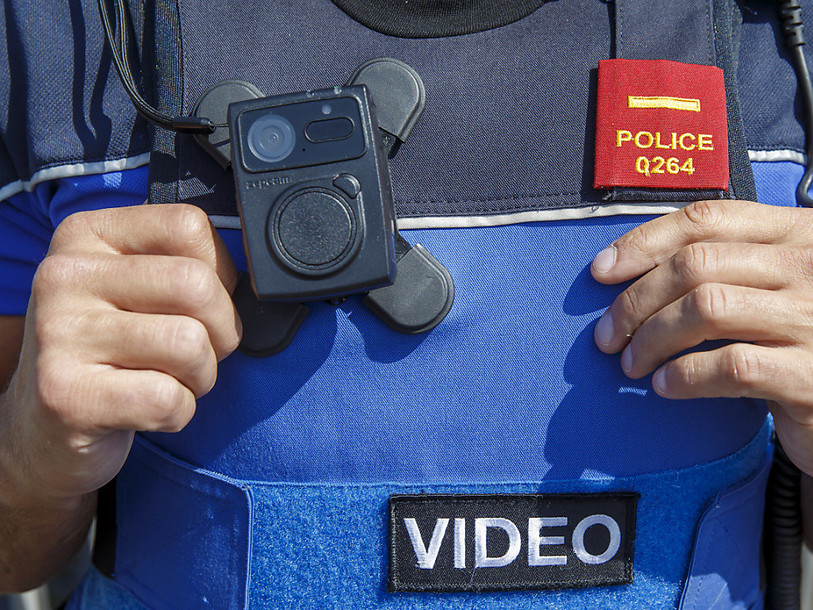 La phase de test des bodycams a débuté dans le canton de Berne. (Photo : KEYSTONE / Salvatore di Nolfi).