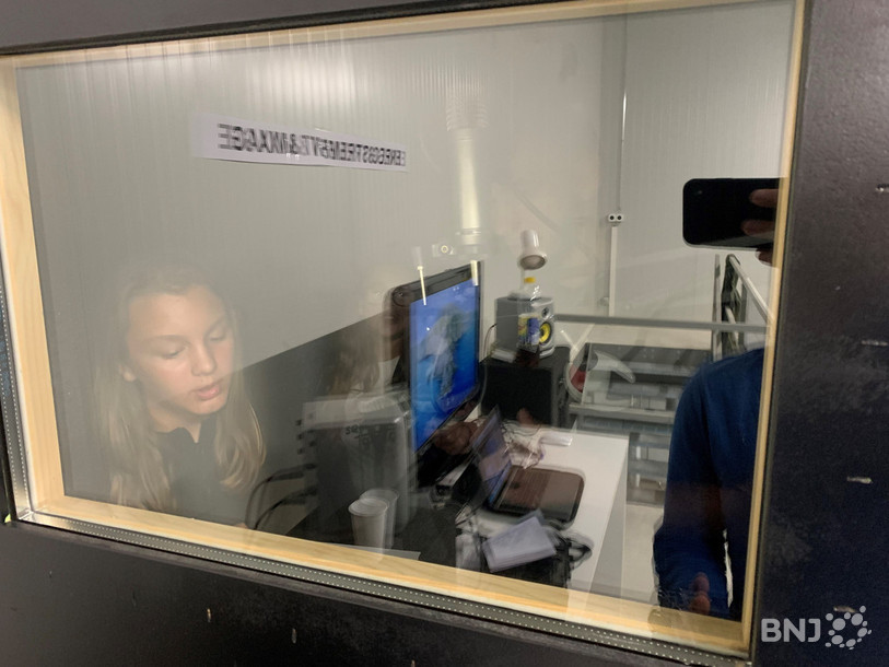 Il fallait passer dans la cabine d'enregistrement pour finaliser le projet.