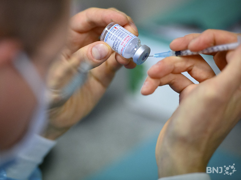Plus de cent vaccinations ont été réalisées sans rendez-vous à Moutier. (Photo : KEYSTONE / Laurent Gillieron).