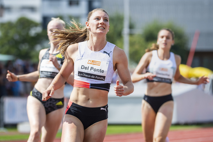 Ajla Del Ponte, franchit la ligne d'arrivée lors de la finale du 100 mètres femmes a l'occasion du meeting d'athletisme Résisprint International samedi à La Chaux-de-Fonds. (KEYSTONE/Jean-Christophe Bott)