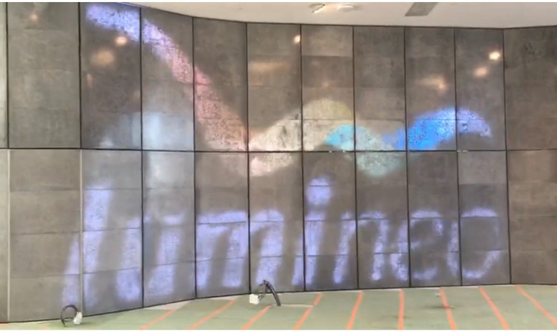 Il est possible de projeter des animations à travers la paroi. (Photo : Lumineo Group).