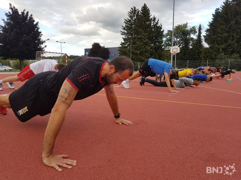 Le capitaine Nemanja Calasan et les joueurs boncourtois ont fait chauffer les muscles.