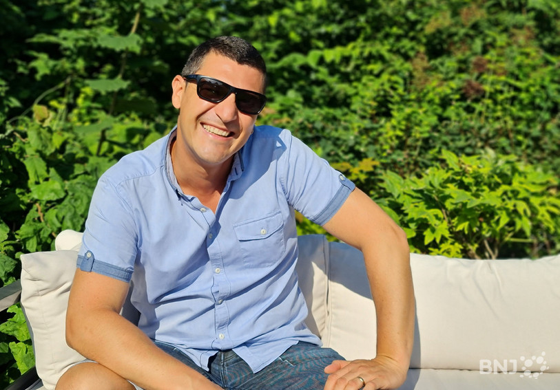 Alessandro Sabato a su se faire sa place dans le monde professionnel de la musique tout en restant à Bienne, la ville de son enfance.