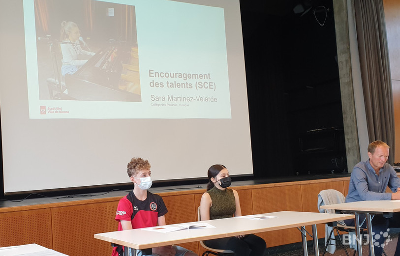 Grâce à la structure Sport-Culture-Etudes, Juliano Squieri (à gauche) peut consacrer du temps à sa passion : l’escrime. De son côté, Sara Martinez-Velarde fait déjà ses débuts dans sa carrière musicale.