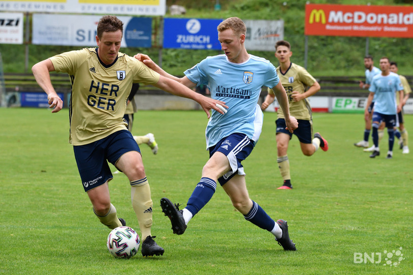 Noel Allemann (à droite) a marqué le premier but de son équipe dimanche (photo : Georges Henz).