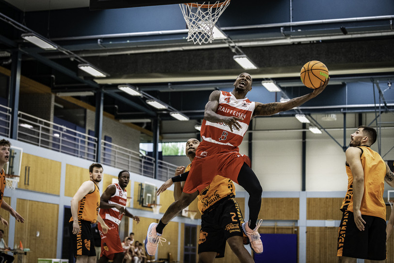 Derek Jackson et ses coéquipiers ont joué leur premier match amical en Allemagne. (Photo: Stéphane Bée)