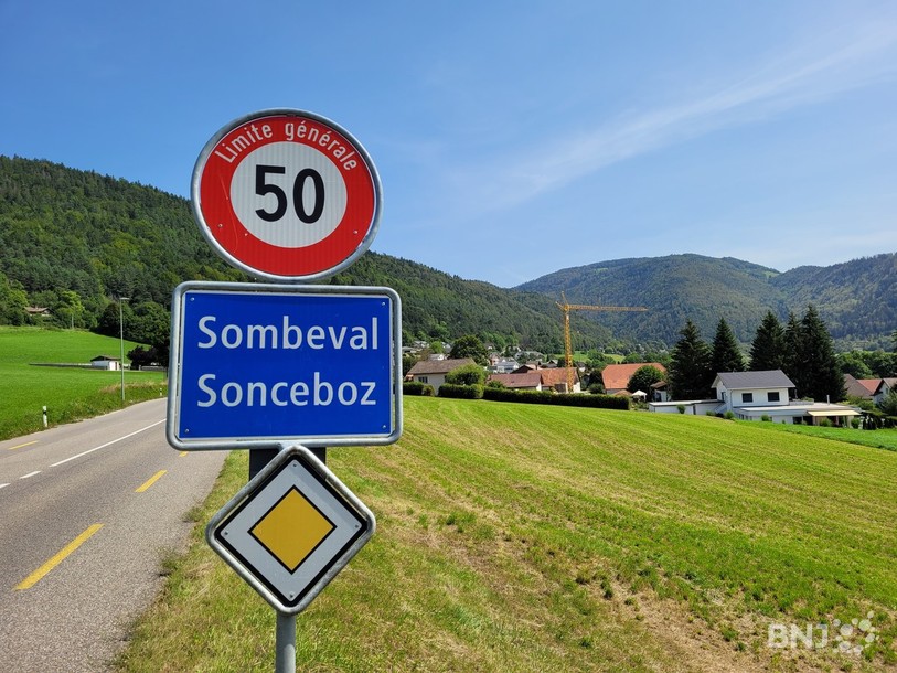 L'entrée de la commune depuis Corgémont.