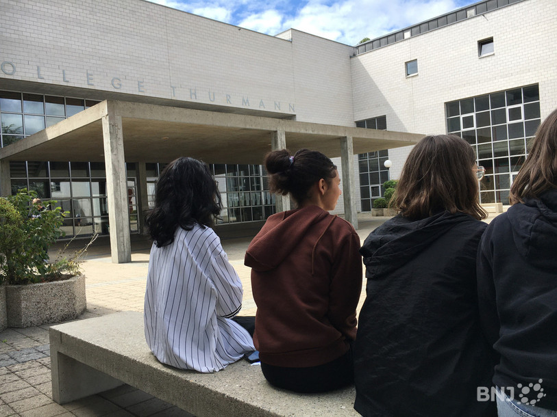 Ces jeunes filles devront cacher leur nombril.