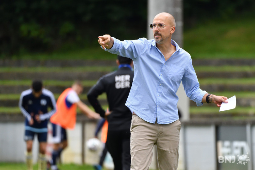 L'entraîneur du FC Moutier Frédéric Burger ne dirigera pas ses joueurs pour le deuxième week-end de suite. (photo : archives Georges Henz).