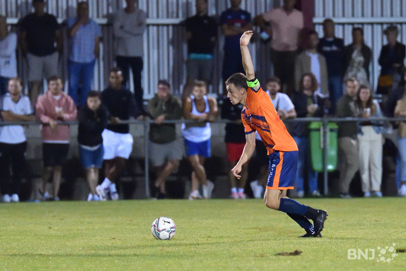 Roman Huber et le FC Ajoie-Monterri s'éloignent de la tête en 2e ligue interrégionale (photo : archives/Georges Henz).