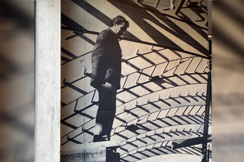 L'image de Charly Corbat a été placée sur l'un des murs de l'entrée de la Raiffeisen Arena.
