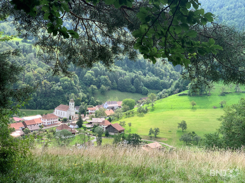 Vue sur Asuel depuis la balade proposée par Christophe Meyer.