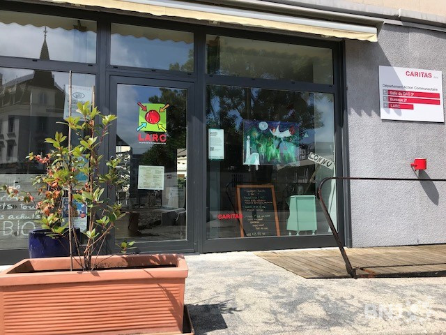 Le groupe de paroles en soutien à la population afghane aura lieu chaque mardi à Delémont, de 17h à 19h, dans les locaux de LARC, dans le bâtiment du Pont de la Maltière.