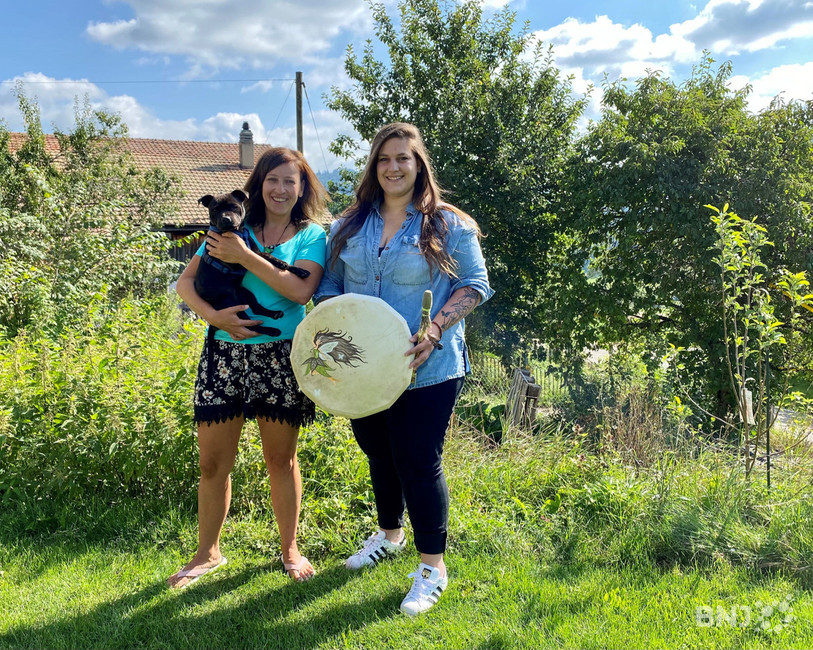 Sandra Rohrbach (à gauche) et Claire Farine, présidente et membre du comité du salon Terr-animale, ont présenté les contours de la 4e édition de la manifestation qui se tiendra les 4 et 5 septembre à Saignelégier.