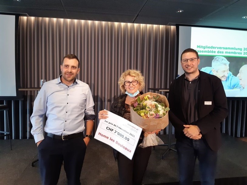 De gauche à droite : Maxime Ochsenbein, Morena Pozner et Genghis Gossin ont récupéré leur prix le 24 août. (Photo : Home Les Bouleaux)