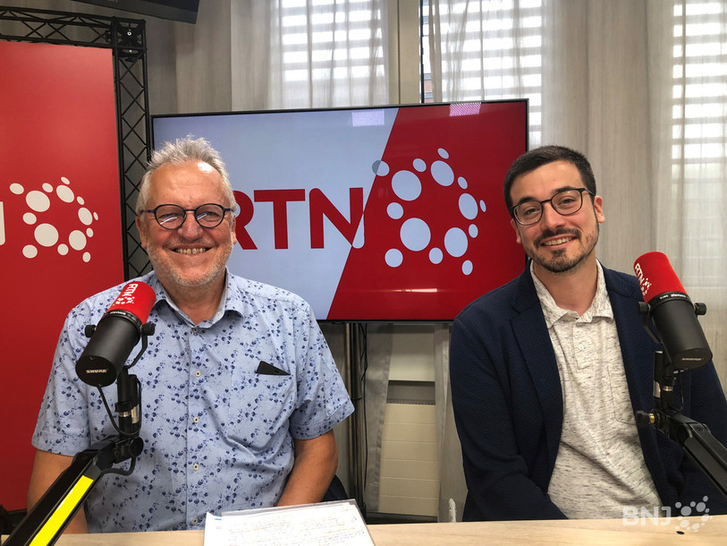De gauche à droite : le député socialiste Jacques-André Maire et le libéral-radical Lionel Rieder débattaient ce vendredi de la reconnaissance des communautés religieuses dans La Matinale.