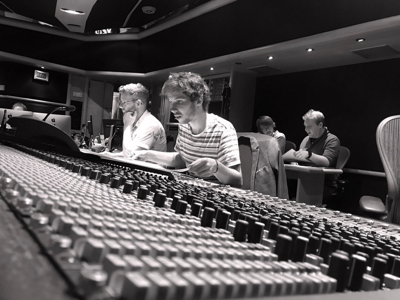 Nathan Stornetta compose de la musique pour des films, des spectacles mais aussi des orchestres prestigieux.