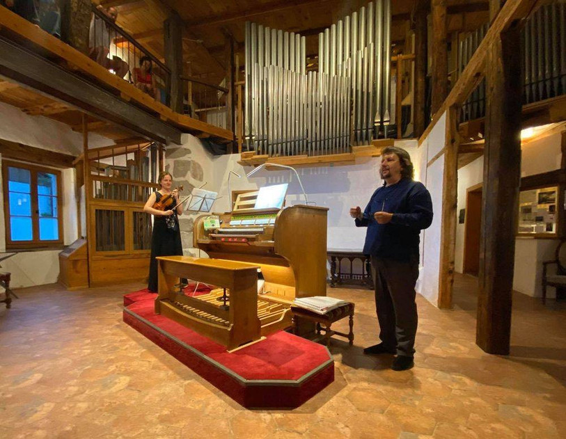 Eva et Martin Kovarik ont participé aux deux éditions des Musicales JUBE au Salon de Musique à Cormoret. (Photo: François Rosset)
