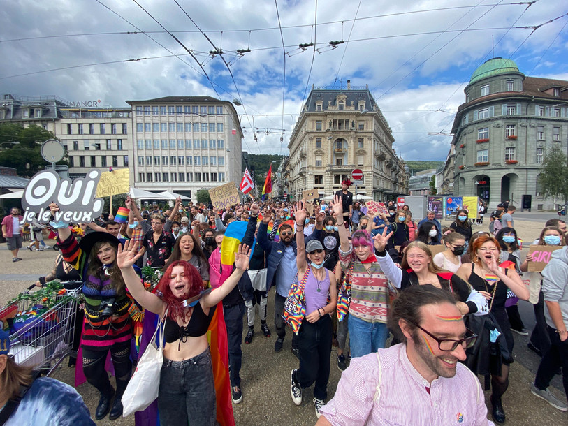 La Marche des Fiertés s'est déroulée dans la bonne humeur. (Photo: association Pride Biel/Bienne)