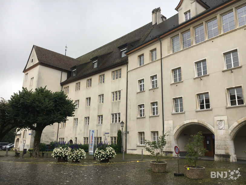 Le Lycée cantonal accueille des élèves de Laufon dans ses murs.