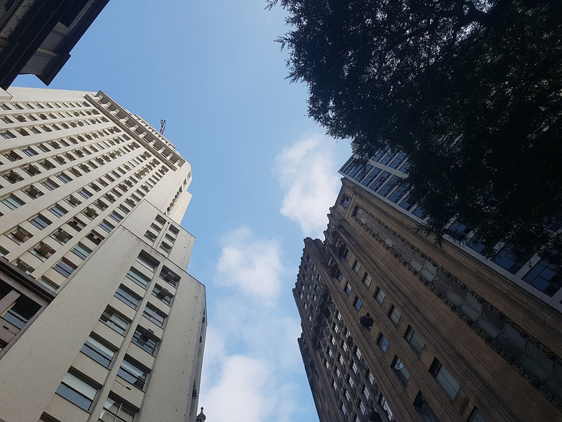 Certains immeubles deviennent de véritables forteresses au Brésil. (Photo libre de droits).