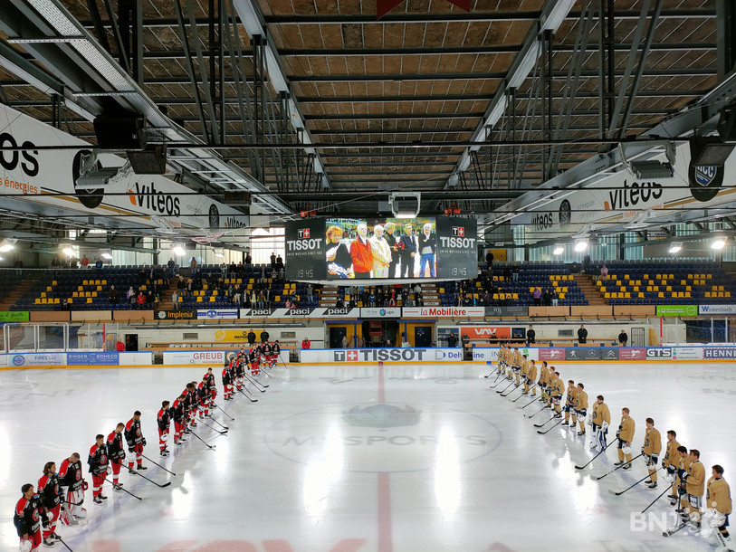 Un hommage a été rendu à Gaston Pelletier mardi soir à la patinoire des Mélèzes. 