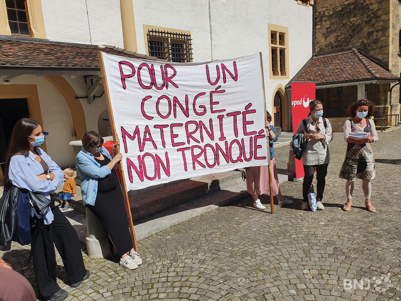 La motion « Pour un congé maternité des fonctionnaires non tronqué » a été déposée au Château de Neuchâtel mercredi.