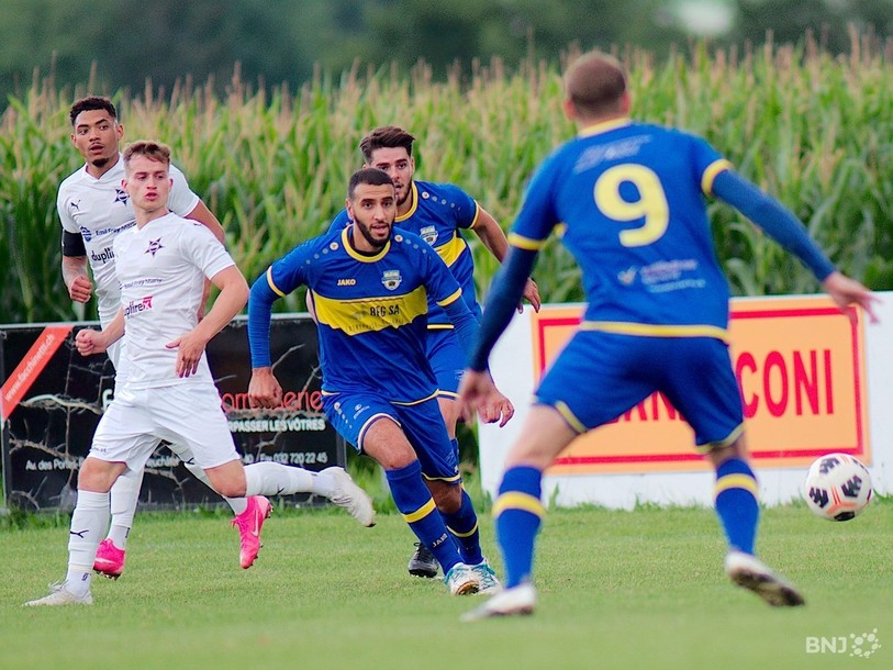 Le FC Coffrane continue de jouer les premiers rôles en 2e ligue interrégionale de football. (photo : archives)