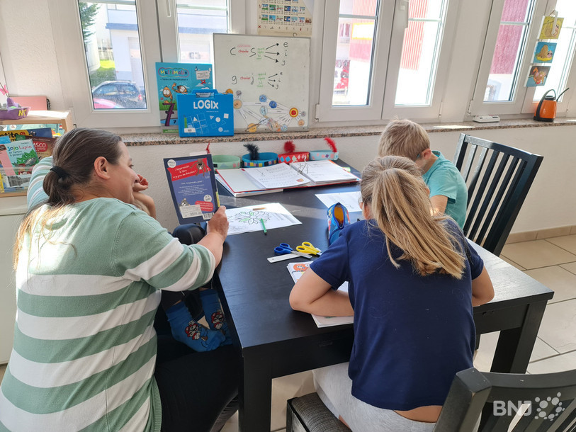 La famille Mäder domiciliée à Tramelan pratique l'instruction en liberté depuis plusieurs années.