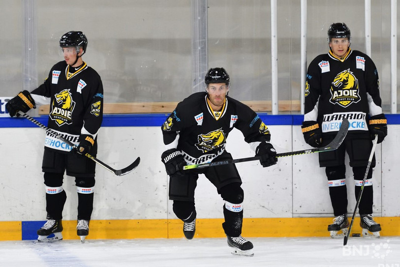 Philip-Michaël Devos (au centre) s'élance dans une nouvelle aventure et compte bien montrer la voie à ses coéquipiers, ici Arnaud Schnegg et Guillaume Asselin. (photo archives : Georges Henz)