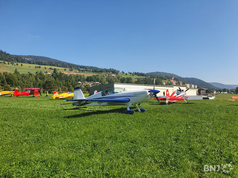 24 pilotes se trouvent actuellement à l’aérodrome de Môtiers pour les championnats de Suisse de voltige aérienne.