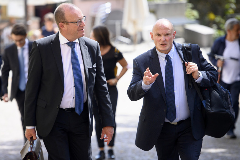 Yvan Perrin (à droite) et son avocat Jean-Luc Addor (à gauche). (Photo KEYSTONE/LAURENT GILLIERON).