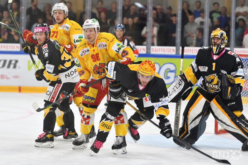 Le HC Ajoie de Jordane Hauert a chuté face à Bienne pour son retour dans l'élite du hockey suisse en montrant un visage séduisant et combatif (photo : Georges Henz).
