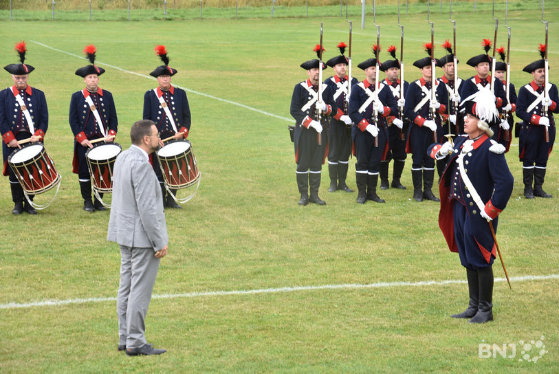 Moment solennelle devant la Garde d'honneur.
