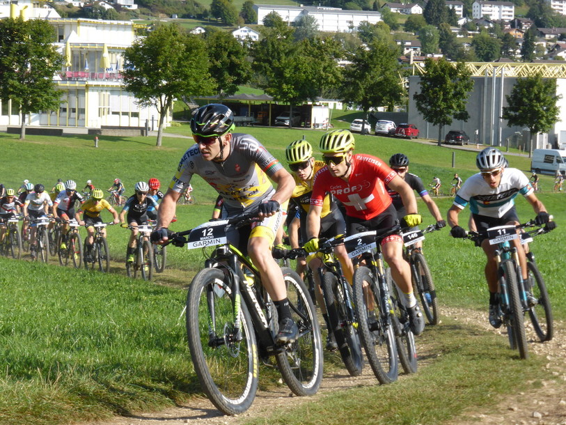 Nicolas Luthi (maillot rouge) mène le classement des Classiques du Littoral. (Photo archives: Eole Bike)