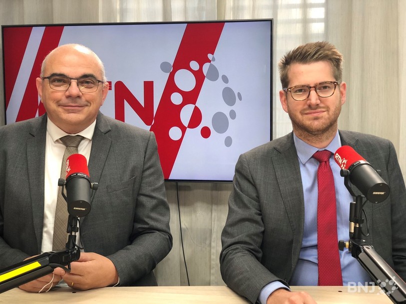 Grégoire Cario (à gauche) et Baptiste Hurni (à droite) ont débattu ce matin dans La Matinale.