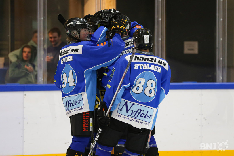Le HC Moutier peut jubiler, il est revenu dans sa série de play-off et s'offre un acte décisif. (photo : archives, Mauricette Schnider).
