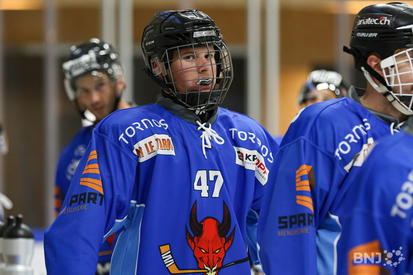Le HC Moutier (ici Owen Trombert) n'a pas ramené de point de Saignelégier. (photo : Mauricette Schnider).
