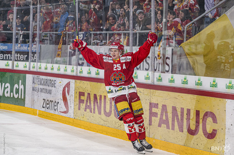 Toni Rajala a retrouvé le sourire sur et en dehors de la glace cette saison avec le HC Bienne (photo : archvies, Jonathan Vallat).