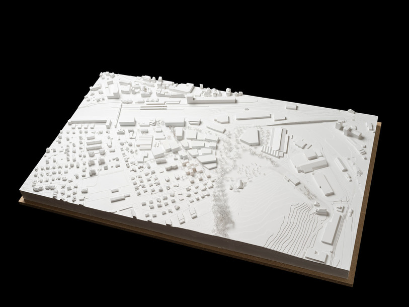 La maquette du projet « Et au milieu coule une rivière ». (Photo : Ville de Delémont).