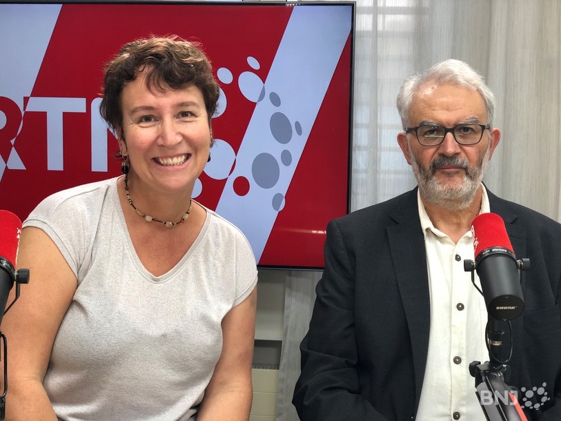 Marc Dunant, chef de l’Office des structures d'accueil extra-familial du Canton de Neuchâtel et Sandrine Schwab, maman d’accueil, étaient les invités de La matinale vendredi.