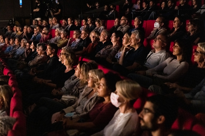 Avec les nouvelles législations en vigueur, le public a pu profiter des projections sans masque et sans distance. (photo : Guillaume Perret)
